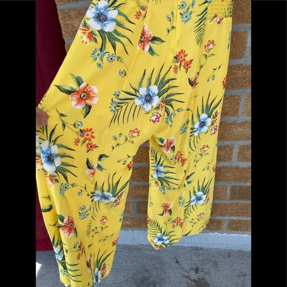 Likely yellow floral jumpsuit size 10 - Picture 6 of 11